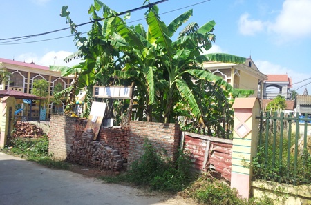 Huyện Hoài Đức thừa nhận sai sót, xã Cát Quế vẫn cưỡng chế đất - 1 Phần đất nhà bà Oanh bị coi là lấn chiếm dù có đủ giấy tờ (Ảnh: Ngọc Cương)