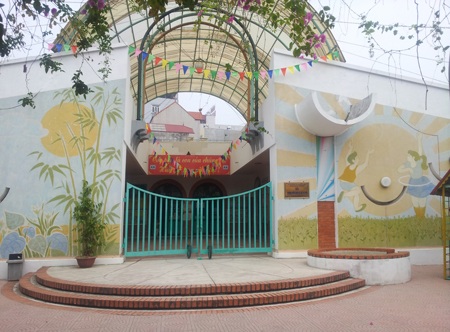 Trường mầm non dân lập SOS nơi xảy ra sự việc (Ảnh: Ngọc Cương)