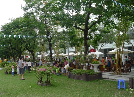 Cuộc sống xanh ở Ecopark - 5 Một mặt phố sầm uất để kinh doanh thương mại, và thường xuyên tổ chức các sự kiện ngoài trời