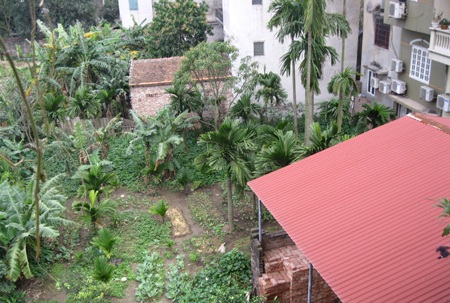 Phần đất bị thu hồi nằm kẹt giữa khu dân cư, gia đình ông Tuấn đã đóng thuế