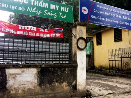 Bể bơi số 3 Tăng Bạt Hổ bị "xẻ thịt" tan nát - 2 Từ hạng mục phục vụ tập luyện thể thao, bể bơi biến thành nơi rửa xe dọn nội thất