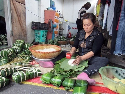 Thao tác rất nhanh để hoàn thành một chiếc bánh