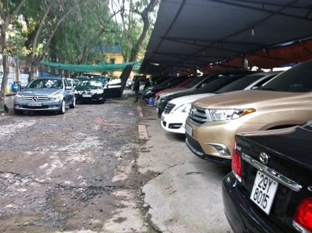 Bể bơi số 3 Tăng Bạt Hổ bị "xẻ thịt" tan nát - 3 Bùi Duy Linh - Nguyễn Thu Trang