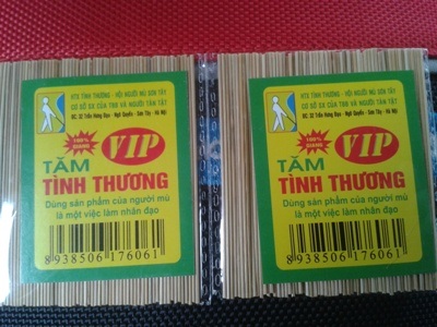 Lừa đảo núp bóng từ thiện tung hoành ngày giáp Tết - 2 Gói tăm mang tên “tăm tình thương”