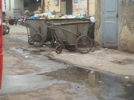 Chỉ có thể thu gom rác, khó có thể xử lý nước thải