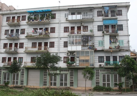 Người dân khu tái định cư Cầu Diễn vẫn phải sống chung với nguồn nước bẩn