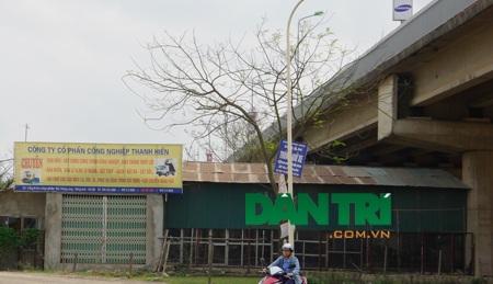 Một phần diện tích gầm cầu Bắc Thăng Long (đoạn đi qua xã Hải Bối) đang
