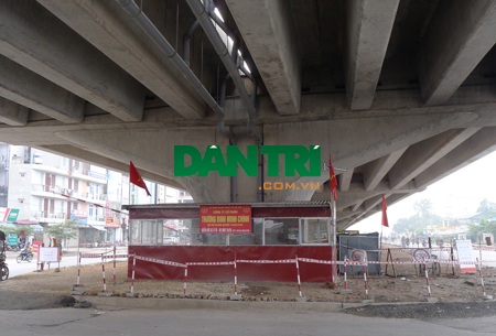 Rất nhiều bãi gửi xe mới đang được hình thành ở đầu đường Nguyễn Xiển