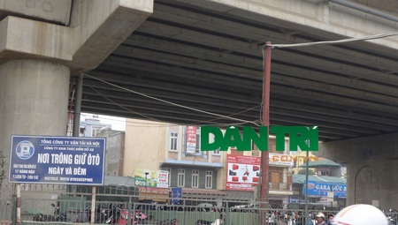 Nhiều bãi xe tư nhân tồn tại song song với bãi xe do Công ty khai thác điểm