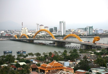 2 công trình nghệ thuật độc đáo trên sông Hàn “về đích” - 3 Cầu Rồng lúc về đêm
