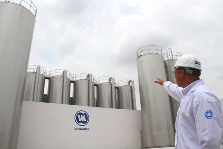 Cận cảnh “siêu nhà máy” sữa hiện đại của Vinamilk - 3 Một phần của tháp sấy sữa khổng lổ tại nhà máy Sữa bột Việt Nam