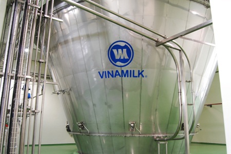 Cận cảnh “siêu nhà máy” sữa hiện đại của Vinamilk - 2 Một phần của tháp sấy sữa khổng lổ tại nhà máy Sữa bột Việt Nam