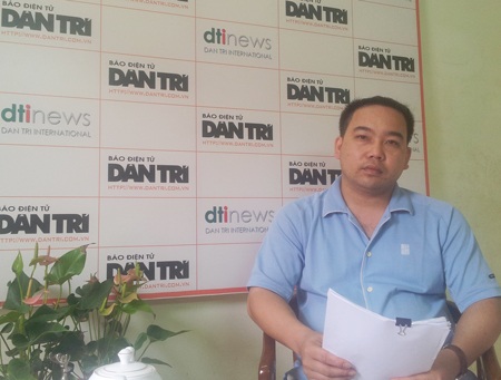 Ông Mạc Văn Hùng trình bày vụ việc tại tòa soạn báo Dân trí