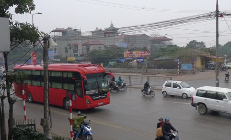 Xe dù tuyến Hà Nội - Vinh thường được sơn màu vàng cam, màu đỏ và 