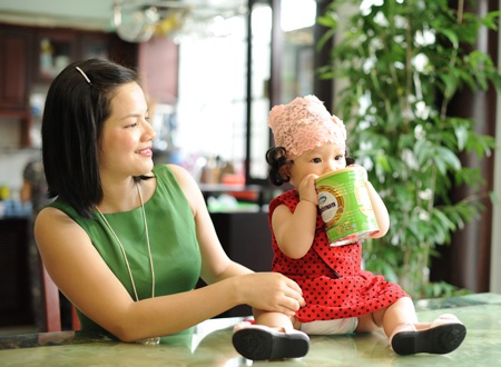 Nguồn sữa đảm bảo chất lượng và chất dinh dưỡng là điều quan tâm hàng đầu của các mẹ