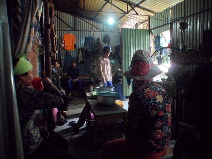 Hơn 1 giờ trưa tất cả mọi người chuẩn bị dậy đi làm