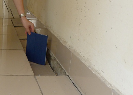 Bồn hoa bị sụt, vỡ kéo dài nhưng chưa được xử lý kịp thời