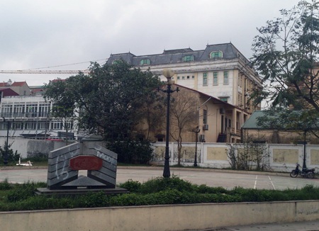 Sân chơi cho trẻ em Thủ đô: Nơi thiếu, nơi bỏ hoang