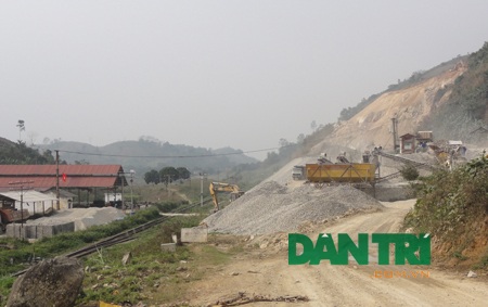 Chưa được cấp phép, bến phà Lâm Giang vẫn ngang nhiên hoạt động - 3 Công ty QLĐS Yên Lào bán đá ra ngoài sai quy định hàng trăm nghìn m3 đá