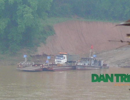 Chưa được cấp phép, bến phà Lâm Giang vẫn ngang nhiên hoạt động - 2 Chưa được cấp phép, bến phà Lâm Giang vẫn ngang nhiên hoạt động - 2