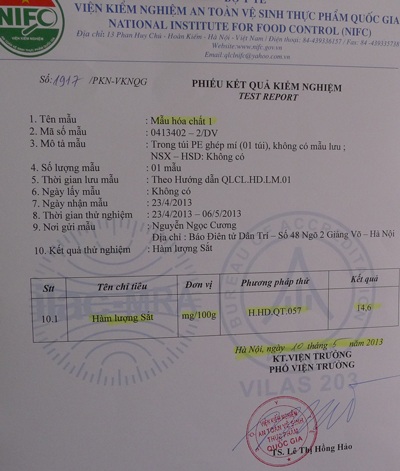 TP. Hà Nội kiểm tra vụ tạo màu miến bằng hóa chất độc hại ở Cự Đà - 4 Miến được phơi trên những tấm bạt bẩn nằm bên cạnh cống thoát nước thải