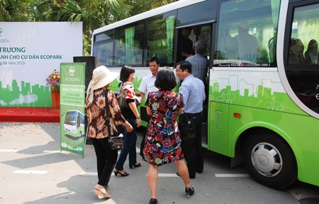 Ecopark khai trương hệ thống xe bus chất lượng cao - 3 Cư dân Ecopark rất hài lòng với dịch vụ mới này