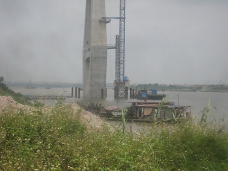 Những sai phạm ở khu vực cầu Nhật Tân cần được xử lý dứt điểm