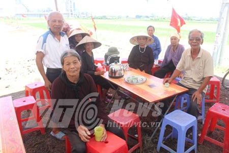 Người dân dựng lán, lập chốt ngăn chặn nhà máy hóa chất gây ô nhiễm
