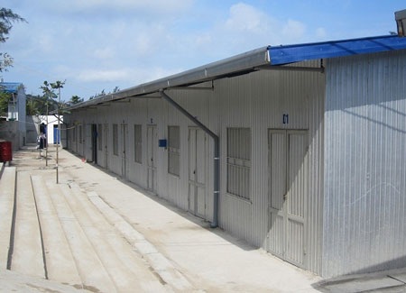Viết đơn kêu cứu, doanh nghiệp liên tục bị Khu kinh tế Vũng Áng “làm khó” - 2 Khu nhà tạm của hơn 1000 công nhân nằm trên khu đất trống không thuộc quy hoạch