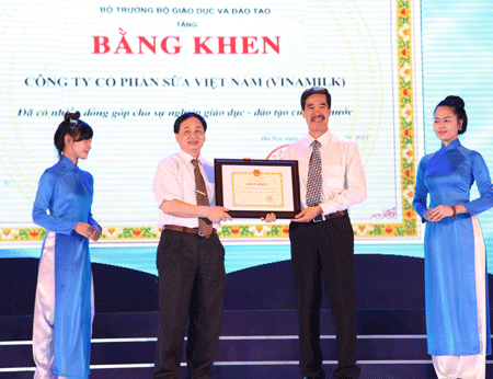 Hành trình 10 năm Quỹ học bổng “Vinamilk - Ươm mầm tài năng trẻ Việt Nam” - 1 Hành trình 10 năm Quỹ học bổng “Vinamilk - Ươm mầm tài năng trẻ Việt Nam”