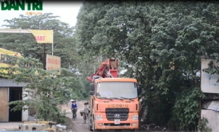 Bài 4: Rầm rộ lấn chiếm đất công bất chấp chỉ đạo của TP. Hà Nội - 6 Xe vận chuyển hoạt động công khai, kéo dài từ tháng này sang tháng khác