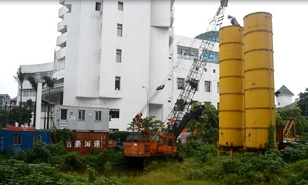 Hàng chục hộ dân bức xúc vì công trình cao ốc Quốc tế Hồ Tây - 4 Cư dân tập thể P16A Thụy Khuê yêu cầu chủ đầu tư sớm khắc phục hậu quả đã gây ra