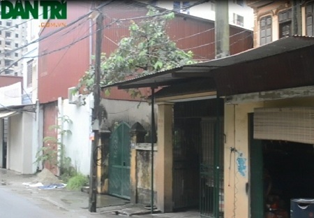 Hà Nội: Sở Tài nguyên Môi trường "vô cảm" với nỗi đau tột cùng mang tên sổ đỏ - 1 Các hộ dân tổ 14 Cầu Diễn vẫn phải sống trong những ngôi nhà cũ đã xuống cấp