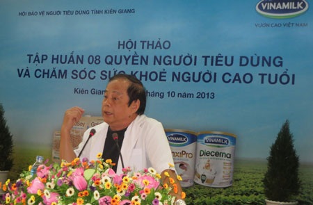 Vinamilk tư vấn chăm sóc sức khoẻ cho người cao tuổi Kiên Giang - 2 Bác sĩ Nguyễn Hữu Toản