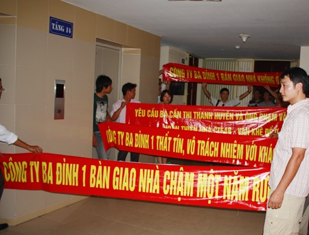 Cư dân “sống chung” với nguy cơ hỏa hoạn ở chung cư CT5 Văn Khê - 1 Phải mất nhiều lần đấu tranh khách hàng mới được bàn giao căn hộ