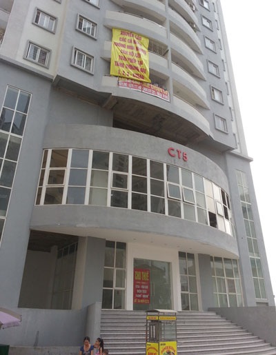 Cư dân “sống chung” với nguy cơ hỏa hoạn ở chung cư CT5 Văn Khê - 4 Cư dân bày tỏ sự phản đối với chủ đầu tư nhà CT5 A-B Văn Khê