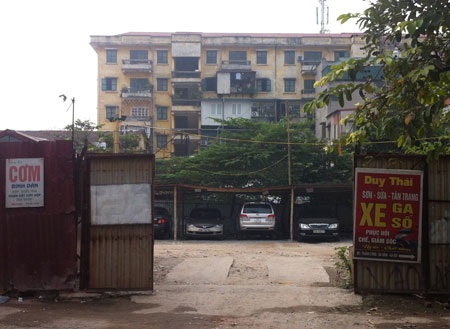 Dự án chung cư C1 Thành Công “hóa phép” thành bãi gửi xe - 1 Sau 5 năm, khu C1 Thành Công đã biến thành bãi gửi xe thay vì thi công nhà cao tầng