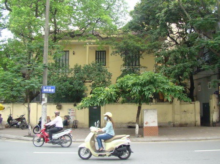 Thu hồi sổ đỏ số 67 Nguyễn Thái Học để hợp thức hóa sai phạm - 1 Công dân cho rằng việc đề nghị thu hồi sổ đỏ nhà 67 Nguyễn Thái Học có nhiều khuất tất
