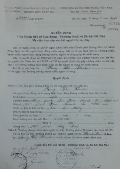 Giấy chứng nhận bà Cung Thị Thuận là cán bộ tù đầy