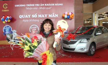 Khách hàng nhận bàn giao căn hộ được Nam Cường trao xe ôtô - 4 Chủ nhân của chiếc ôtô Toyota Vios