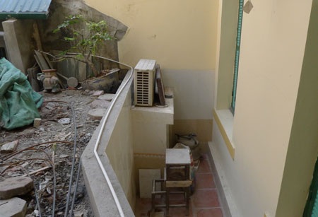 Đường dẫn vào hầm tăng xê và cửa hầm đã bị bịt