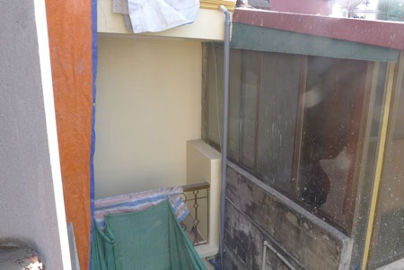 Bà Lan đề nghị làm rõ việc công trình xây dựng nhà ông Cố chồng lấn tường hộ liền kề