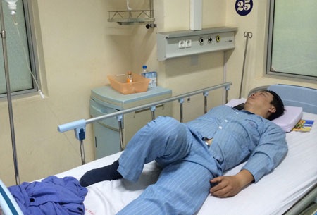 Ông Nguyễn Thế Dân đang nằm điều trị tại Bệnh viện Đại học Y Hà Nội