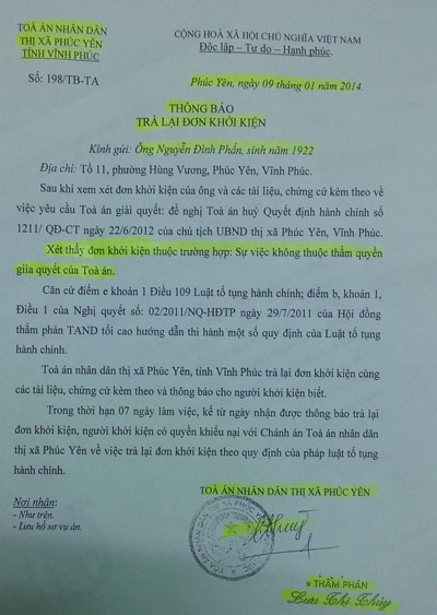Đề nghị làm rõ việc trả đơn kiện “bất thường” của Tòa án Phúc Yên - 3 Thông báo trả lại đơn kiện của Tòa án thị xã Phúc Yên
