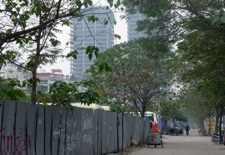 Một bãi trông giữ xe trên đường Lê Văn Lương