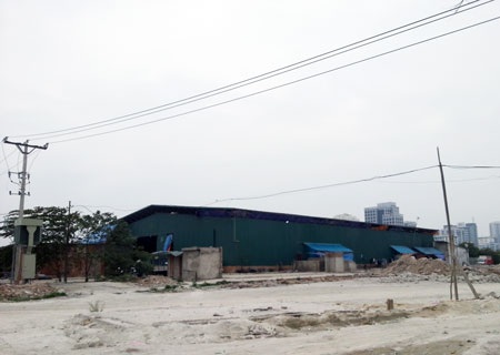 Nhiều công trình vi phạm vẫn tồn tại trên đất dự án Công viên - Hồ điều hòa