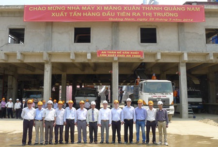 Những tấn xi măng đầu tiên của nhà máy Xi măng Xuân Thành Quảng Nam đã được xuất ra thị trường