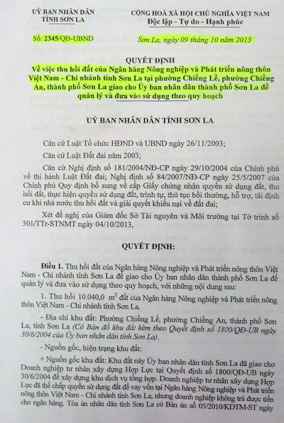 UBND tỉnh Sơn La bị “tố” ra quyết định trái pháp luật - 4 UBND tỉnh Sơn La ký quyết định thu hồi đất đi ngược bản án của Tòa án Sơn La