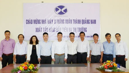 Những tấn xi măng đầu tiên của nhà máy Xi măng Xuân Thành Quảng Nam đã được xuất ra thị trường