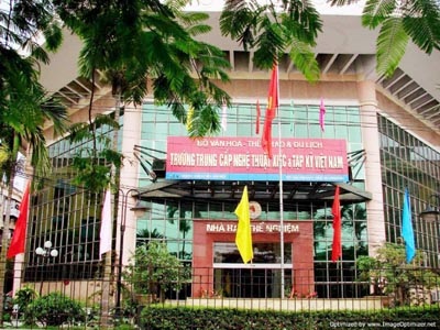 Chủ trì cuộc họp, hiệu trưởng bị giáo viên ném trọng thương bằng...cốc thủy tinh - 1 Tình trạng bất ổn và hoang mang đã tồn tại ở trường Xiếc suốt 2 năm qua